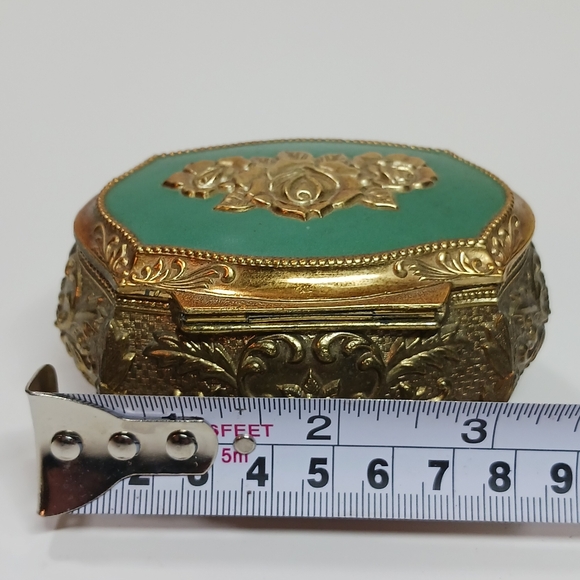Vintage Ornate Footed Trinket Box with Lid, Vintage Rose Cameo Jewelry Box - Picture 7 of 8